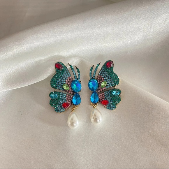 Colorful Butterfly Crystal Earring with Pearl Drop โจ - Picture 3 of 10